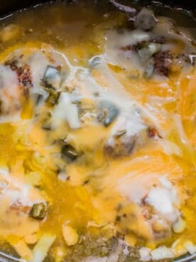 close up of cheesy green chile chicekn thighs