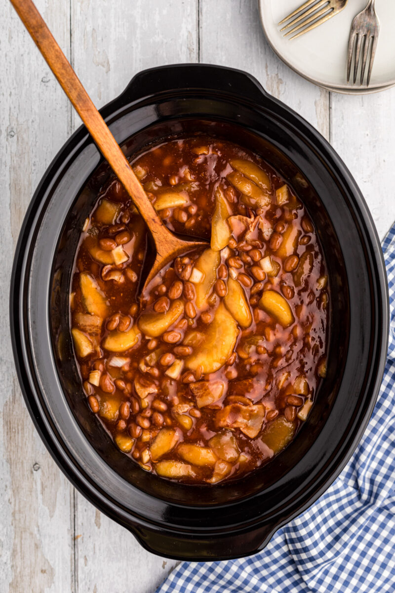 Slow Cooker Apple Pie Baked Beans - The Magical Slow Cooker